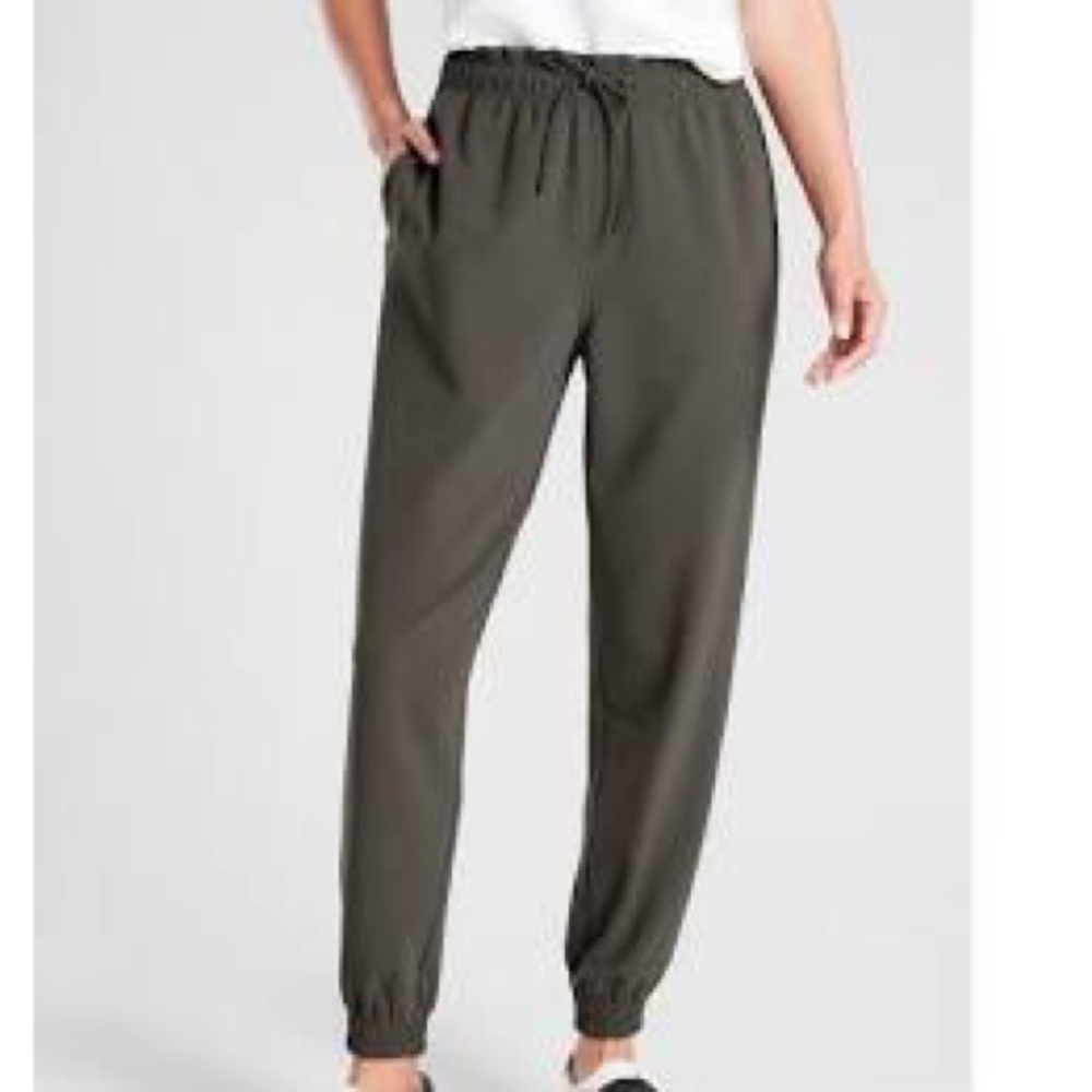 ATHLETA METROPOLIS JOGGER SZ 2 NWT MOUNTAIN OLIVE